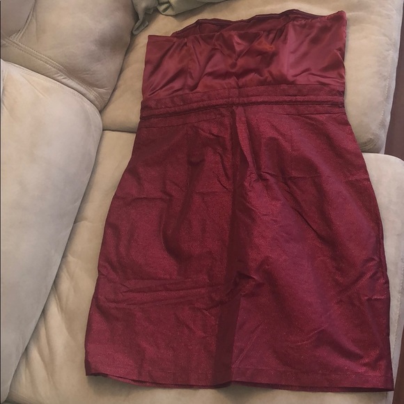 H&M dress. Party dress. So good fit. - Picture 5 of 8